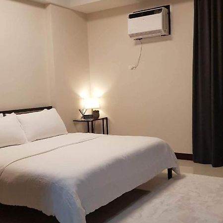 101 Newport Blvd C2 4F By Rechelle Nunag Pasay Exterior photo
