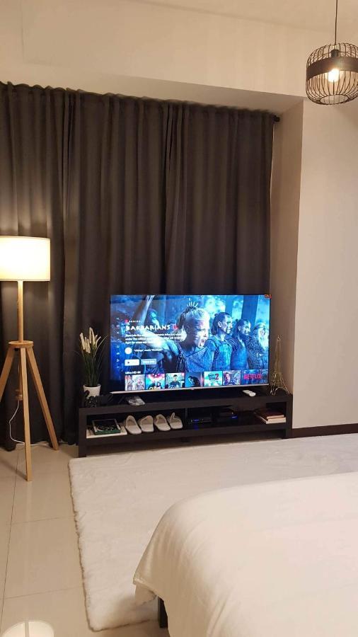 101 Newport Blvd C2 4F By Rechelle Nunag Pasay Exterior photo