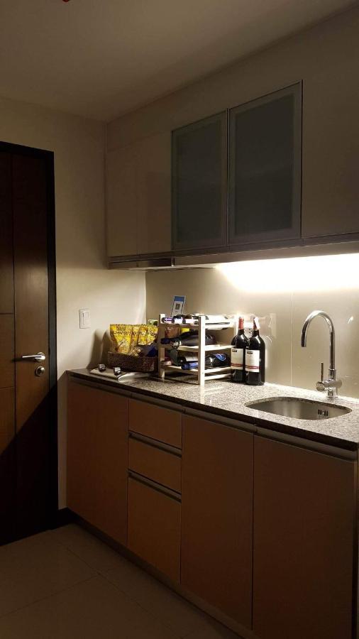 101 Newport Blvd C2 4F By Rechelle Nunag Pasay Exterior photo