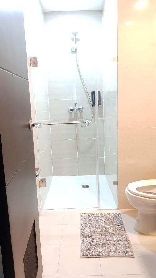 101 Newport Blvd C2 4F By Rechelle Nunag Pasay Exterior photo