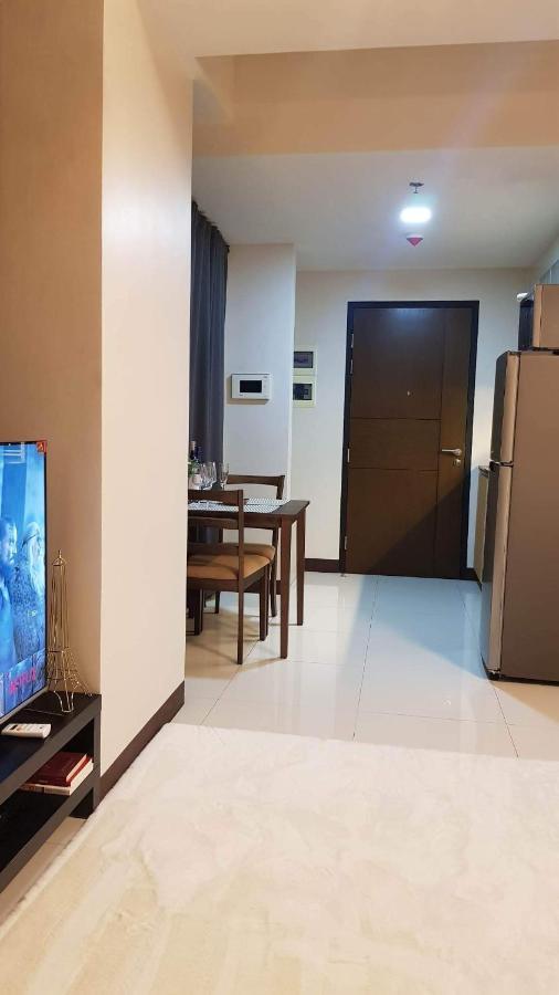 101 Newport Blvd C2 4F By Rechelle Nunag Pasay Exterior photo